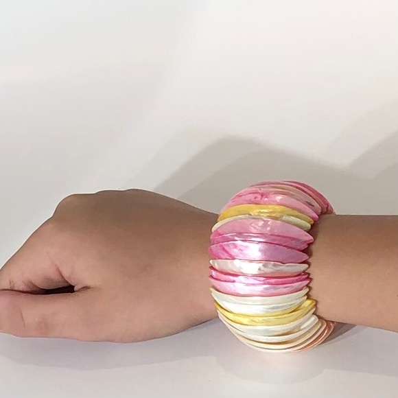 Sea Shell Stretch Pink, Yellow & Ivory Bracelet - Picture 4 of 6